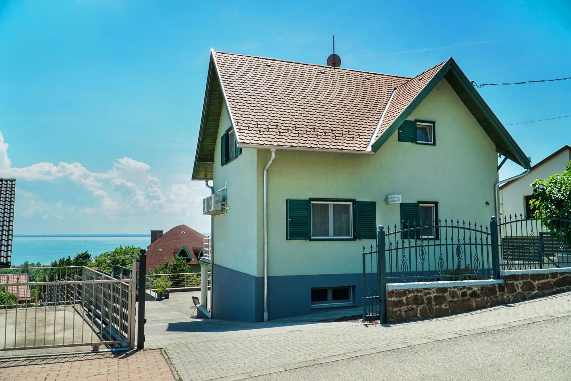 Fuegefa Apartman Appartement Balatonalmádi Buitenkant foto